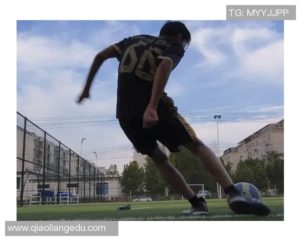 足球长传技巧解析如何提升球队战术执行力与进攻效率