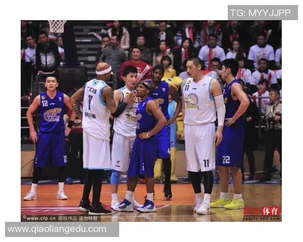 中国男篮迎战男丁格尔队全力以赴争取胜利展现团队精神与竞技风采